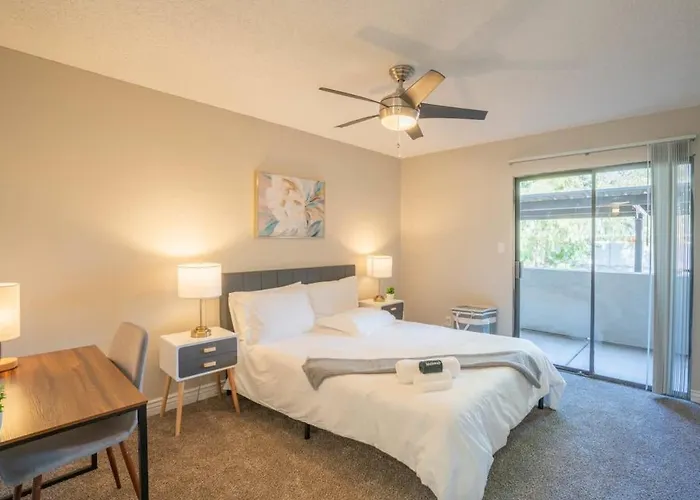 Apartament With Pool Gym Parking Balcony Wd Scottsdale
