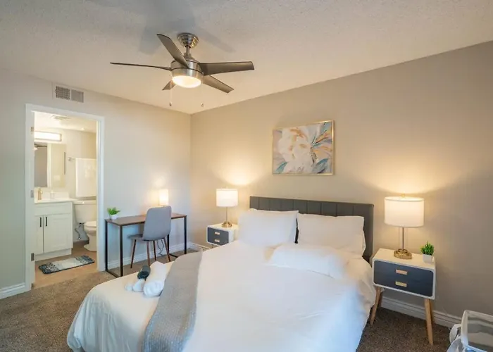 Apartament With Pool Gym Parking Balcony Wd Scottsdale