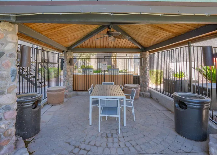 With Pool Gym Parking Balcony Wd Apartament Scottsdale
