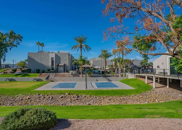 With Pool Gym Parking Balcony Wd Apartament Scottsdale
